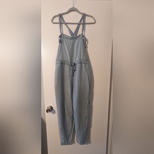 American Eagle light wash chambray overalls, size M